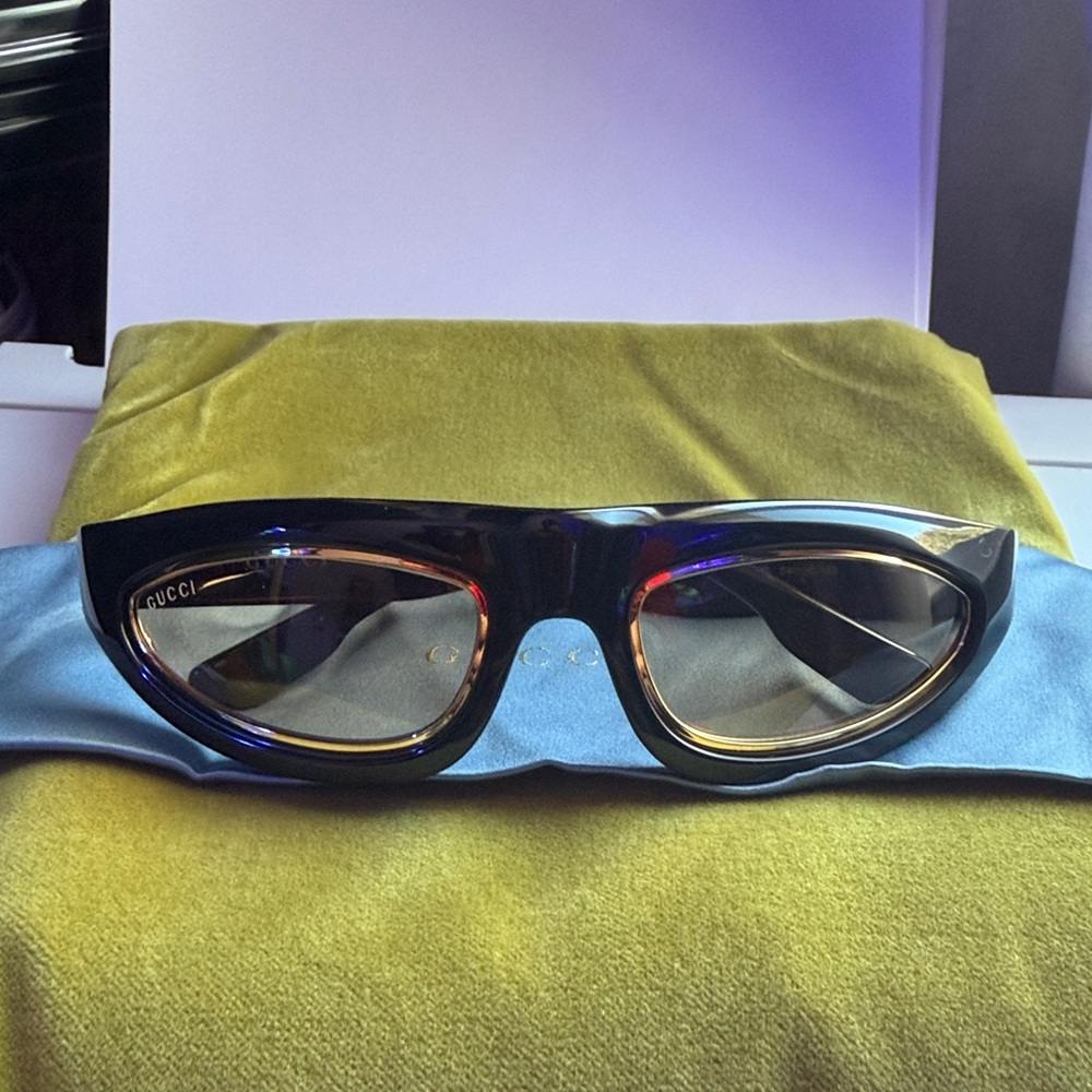 Gucci Black and Gold Sunglasses (gg1062s) - Picture 4 of 9